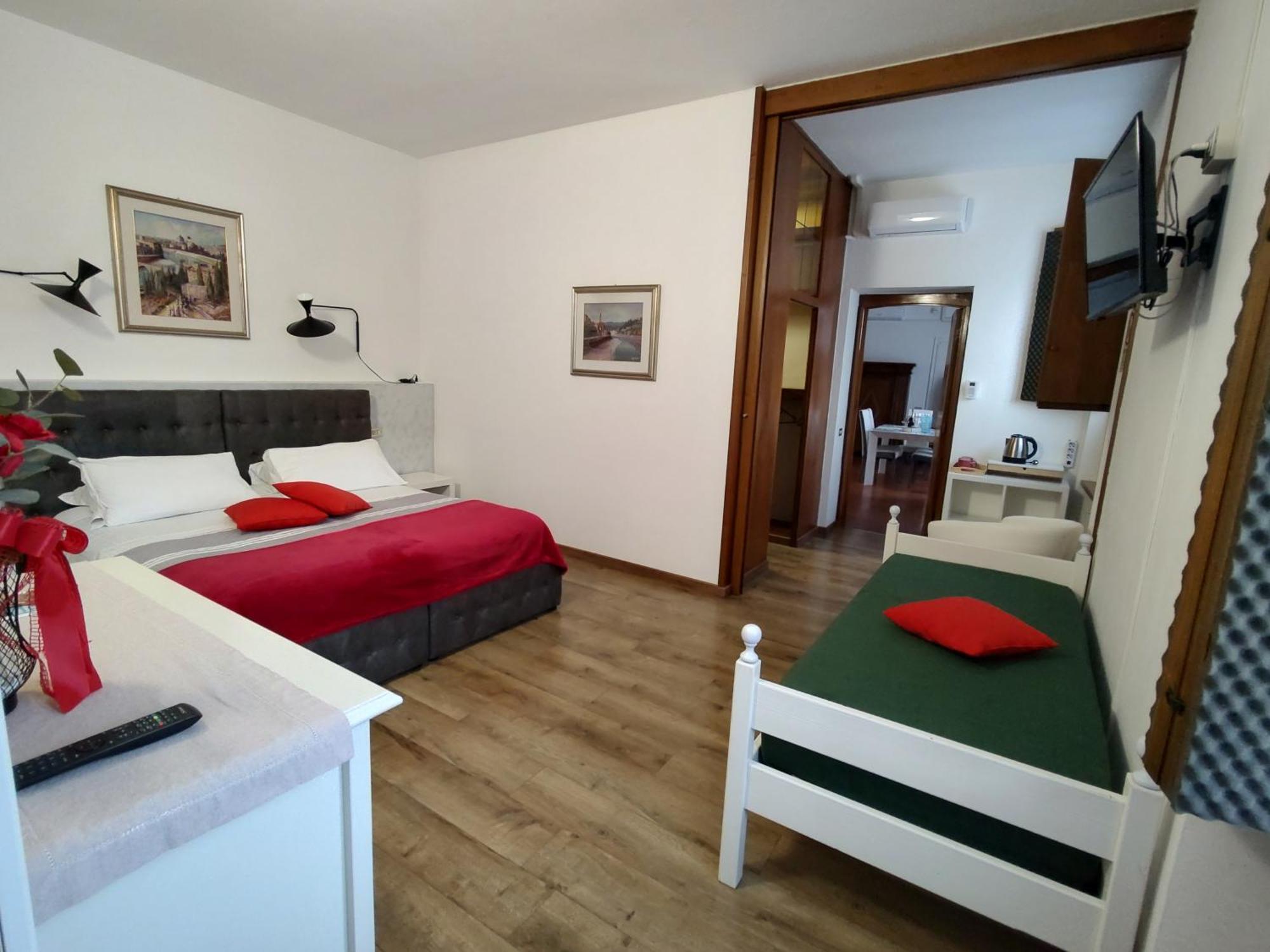 Verona Relax & Stay Rooms Экстерьер фото